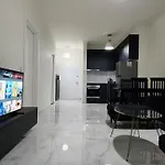 Black\'N White Apartment